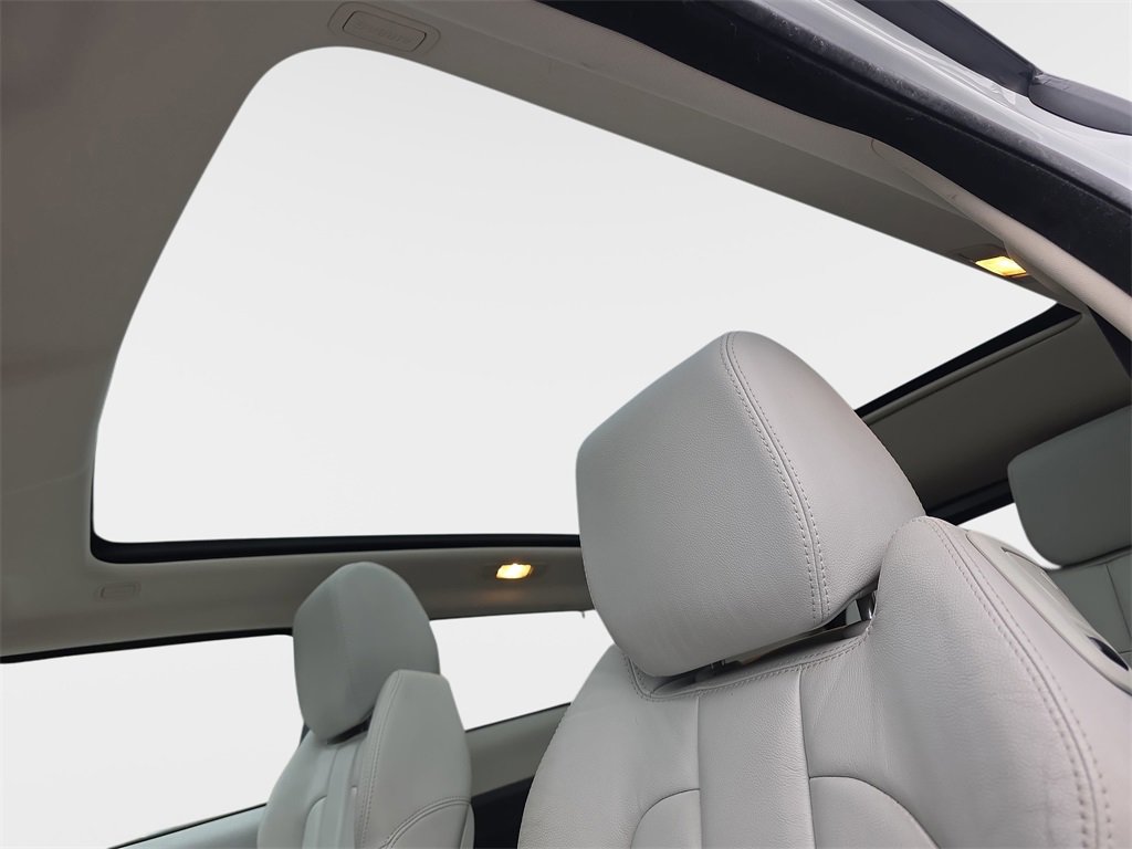 Used 2015 Land Rover Range Rover Evoque Pure Plus image 34