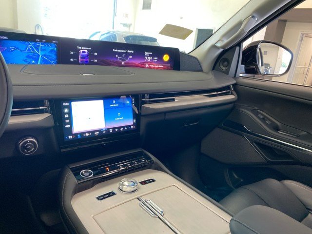 New 2027 Lincoln Navigator Reserve AWD/4WD image 16