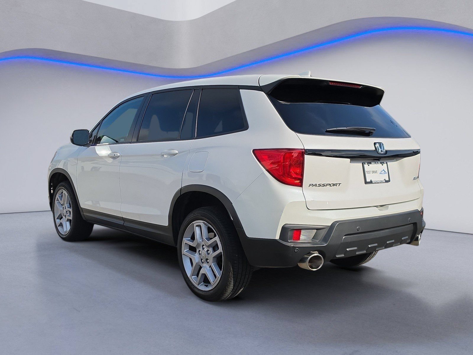 Used 2024 Honda Passport EX-L image 3