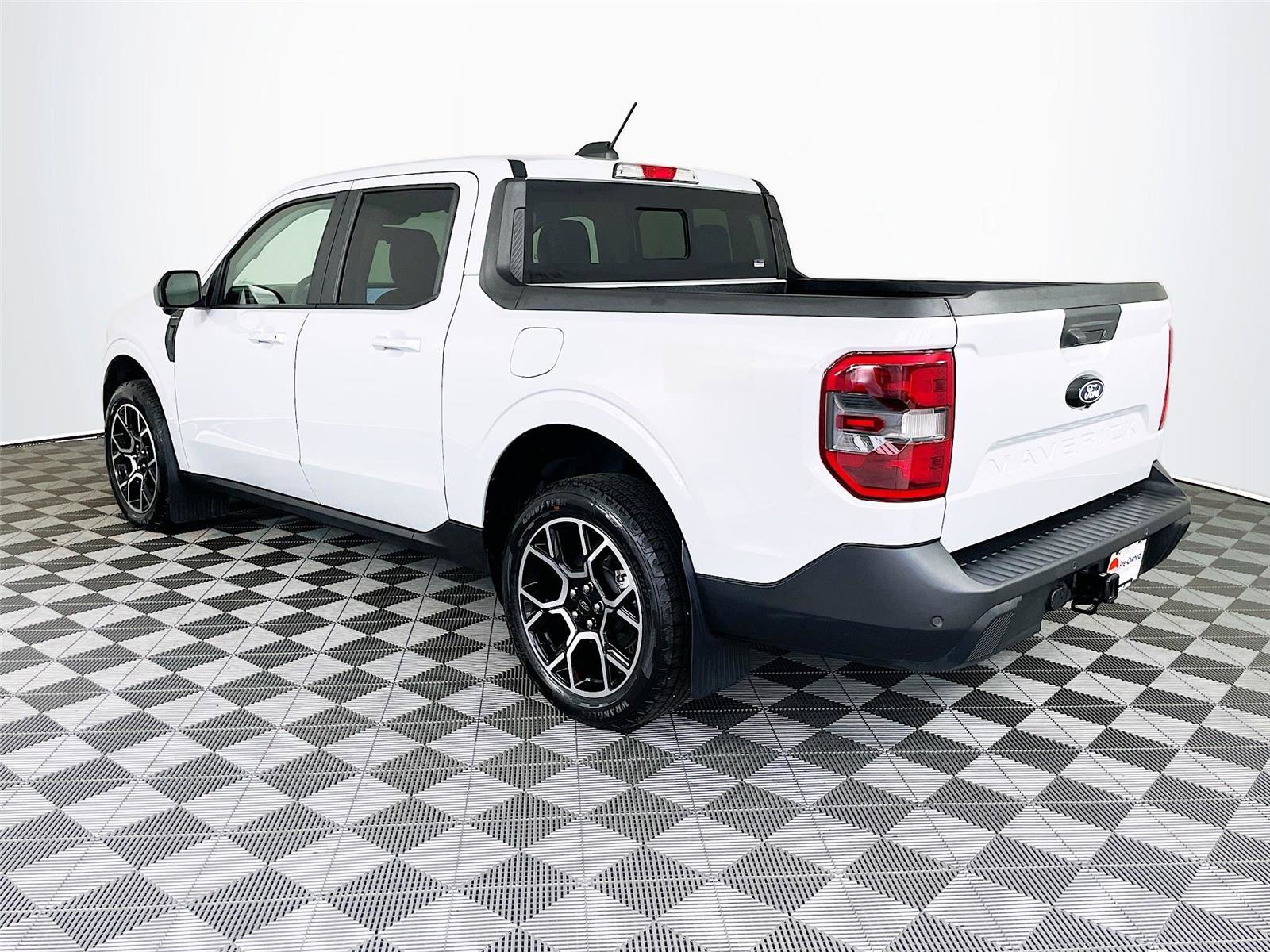 Used 2025 Ford Maverick Lariat w/ 4K Tow Package image 6
