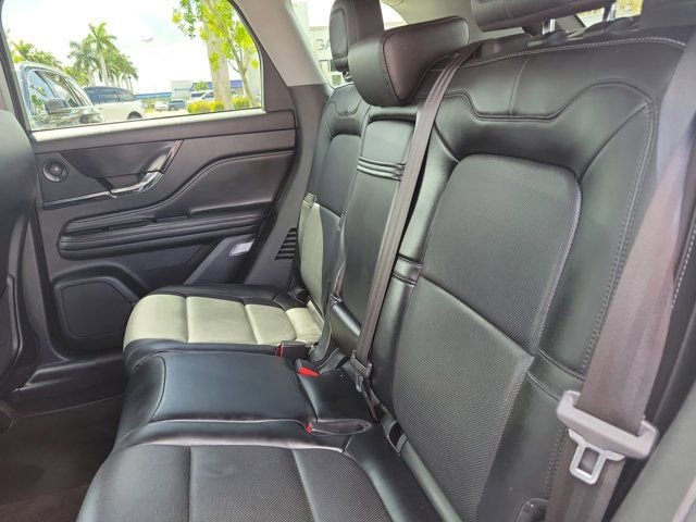 Certified 2022 Lincoln Corsair Reserve w/ Luxury Package image 16