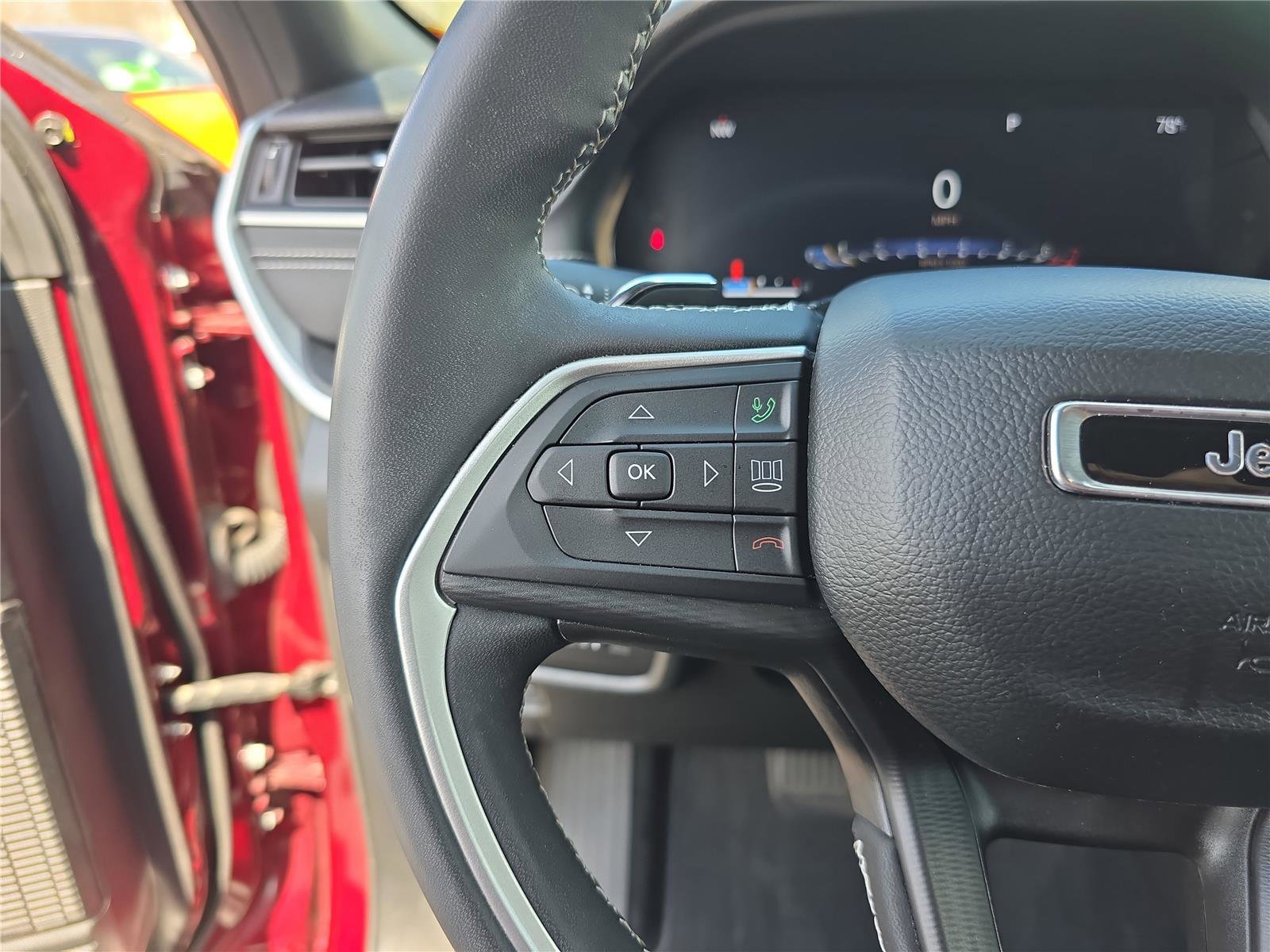 Used 2023 Jeep Grand Cherokee Altitude image 28