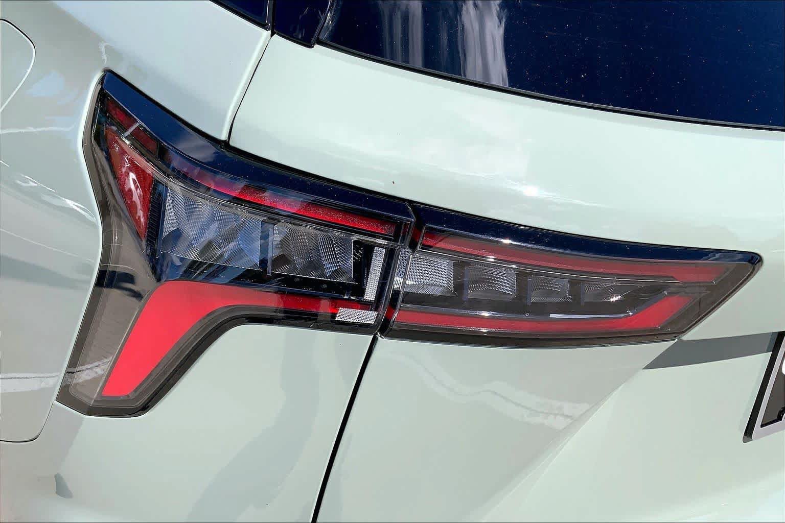 Used 2025 Chevrolet Equinox ACTIV w/ Safety and Technology Package FWD image 28