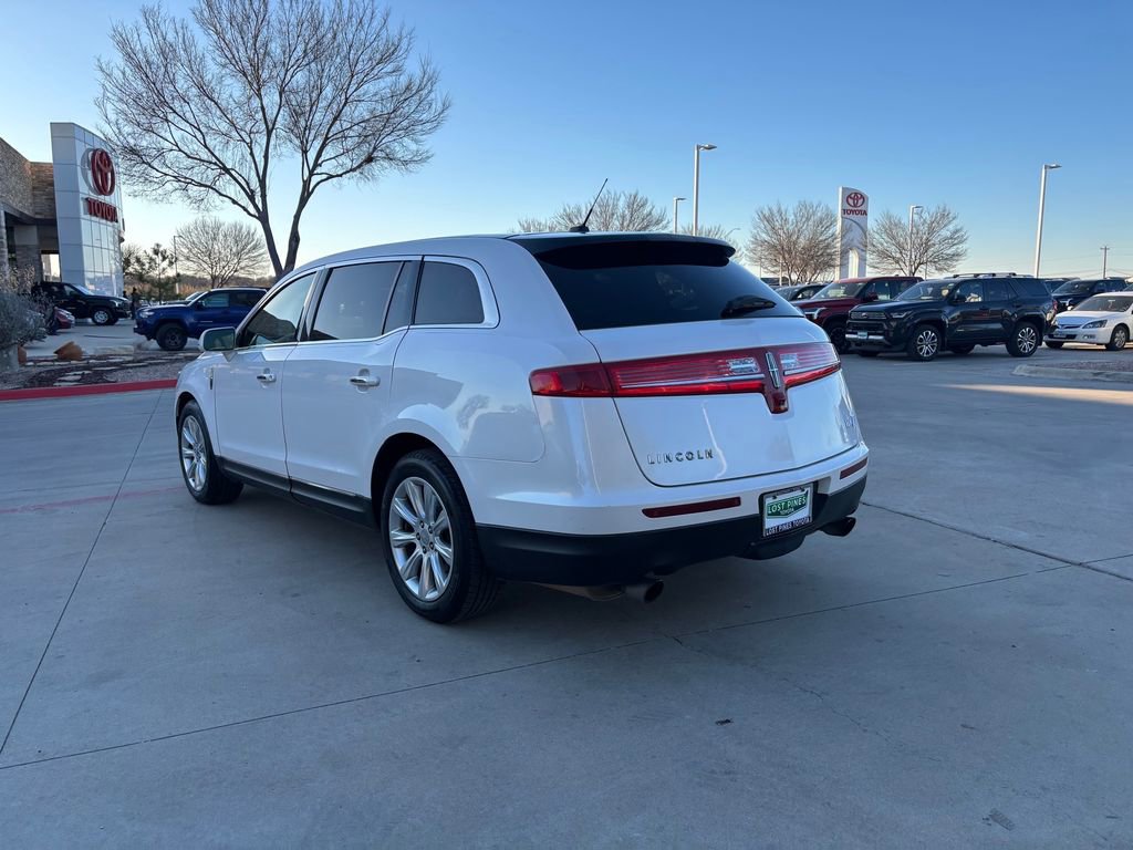 Used 2018 Lincoln MKT AWD w/ Technology Package image 4