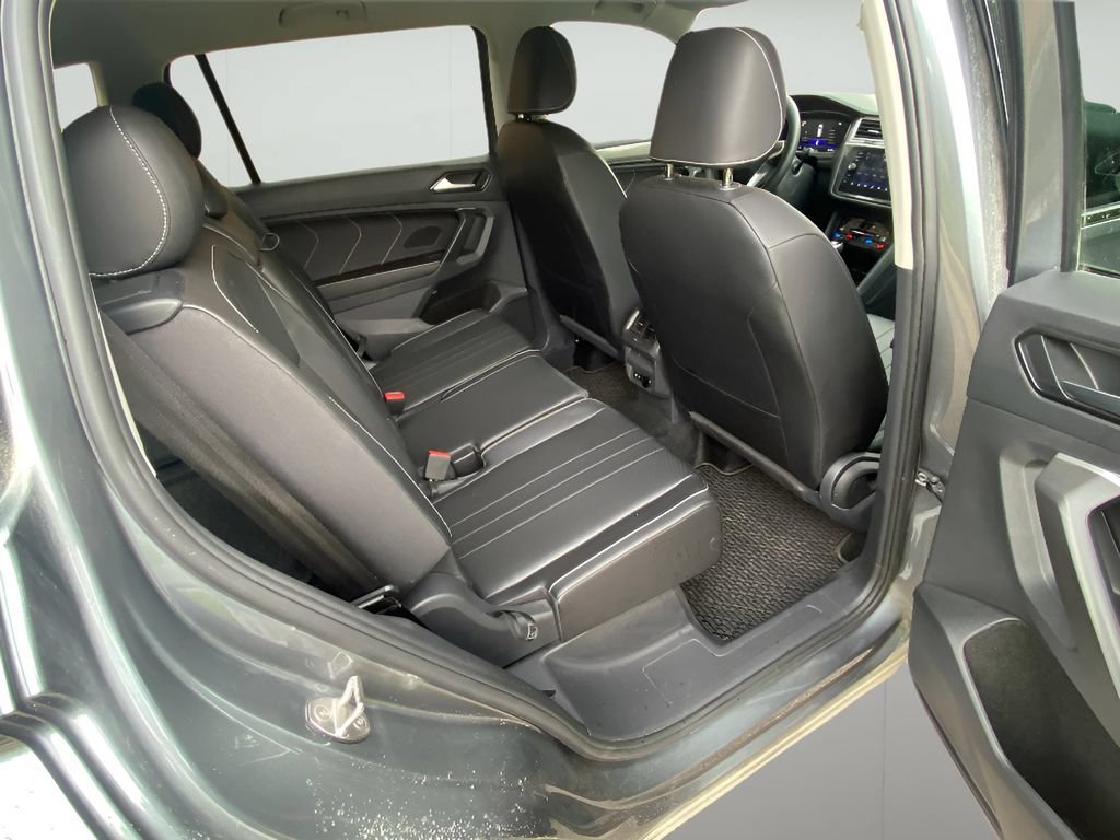 Used 2024 Volkswagen Tiguan SE FWD image 25