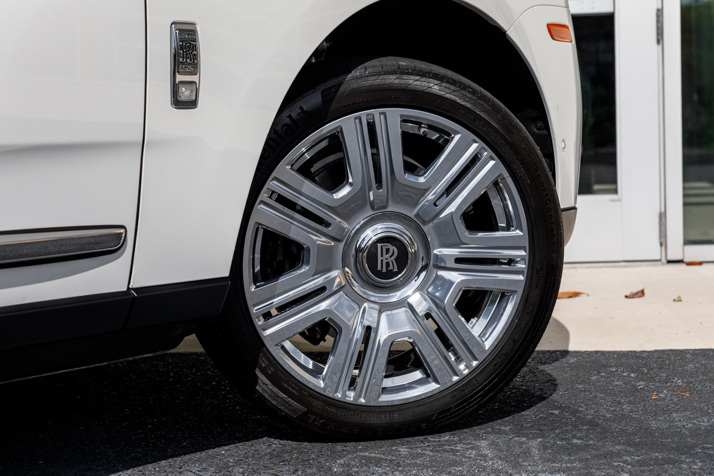 Used 2023 Rolls-Royce Cullinan AWD/4WD image 16
