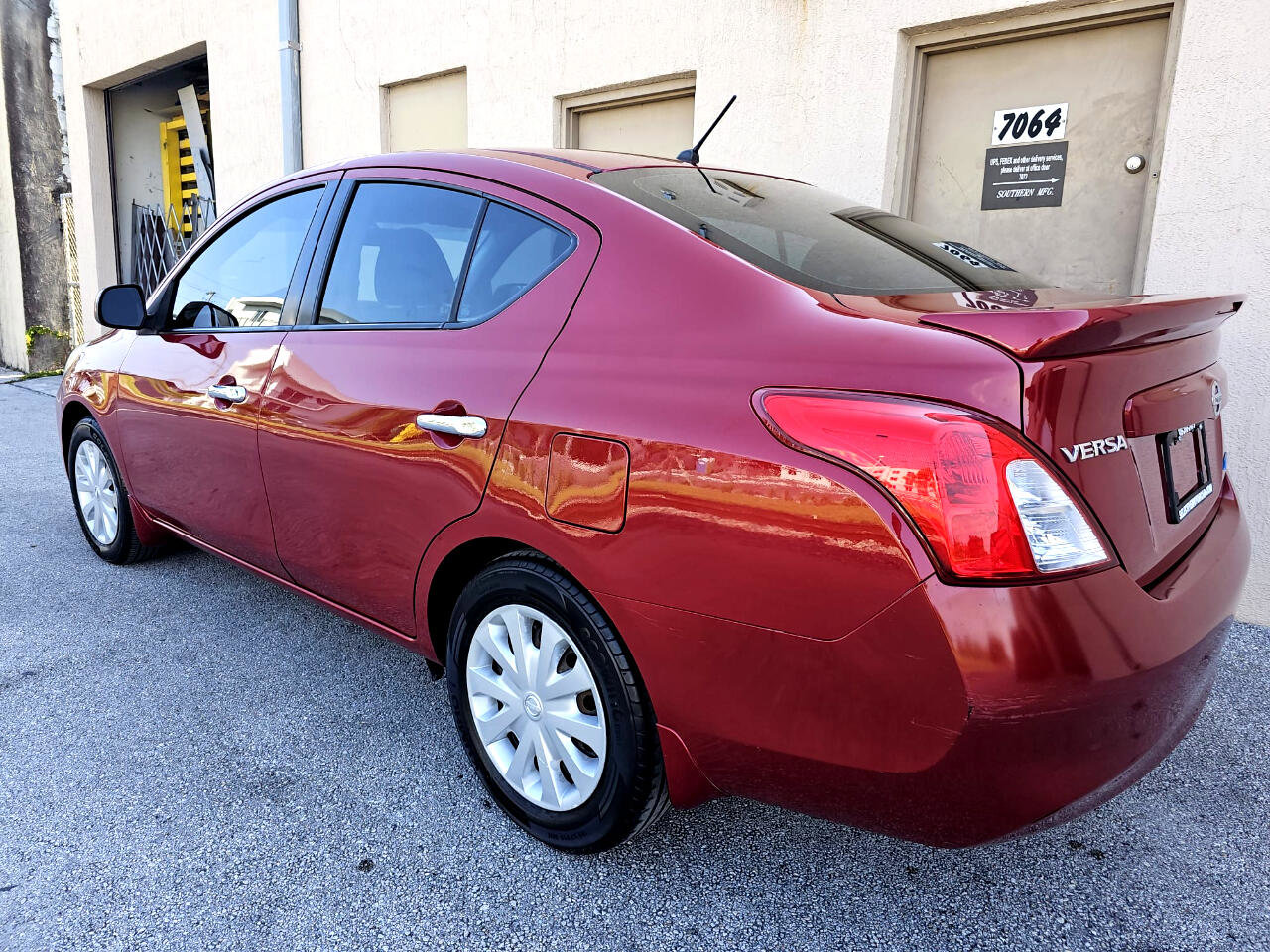 Used 2013 Nissan Versa SV image 12
