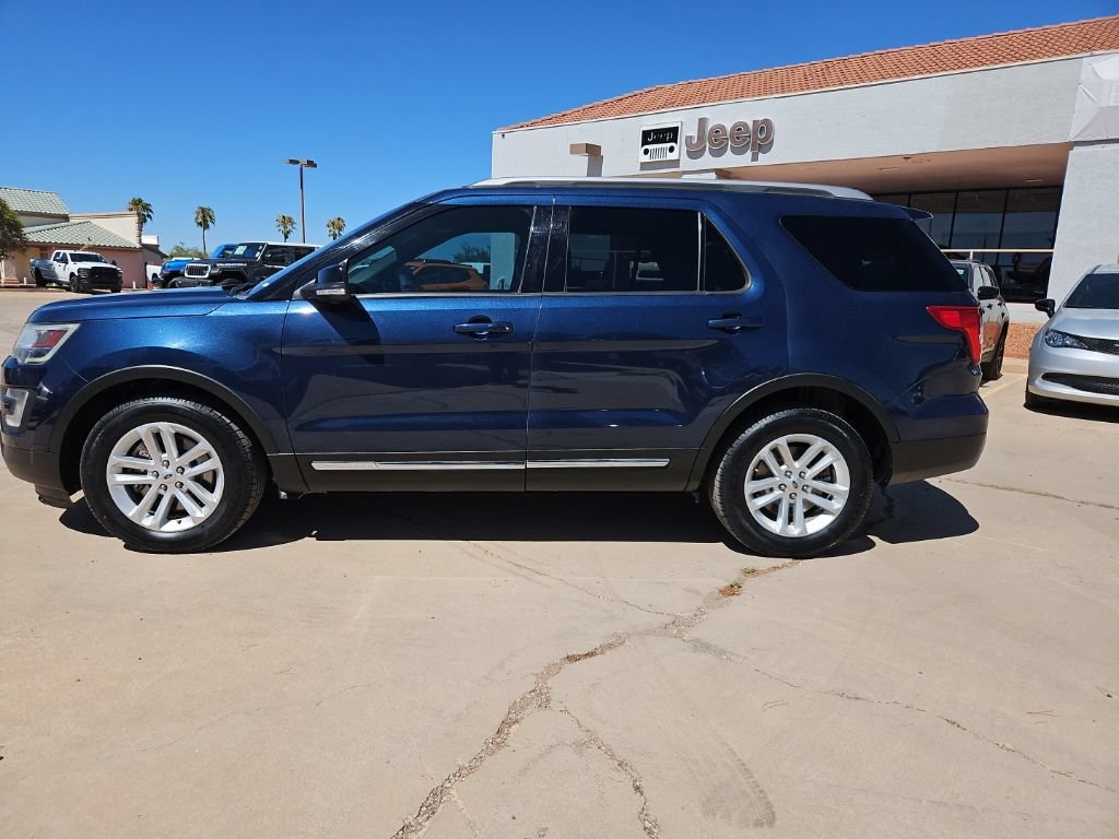 Used 2017 Ford Explorer XLT w/ Equipment Group 202A FWD image 2