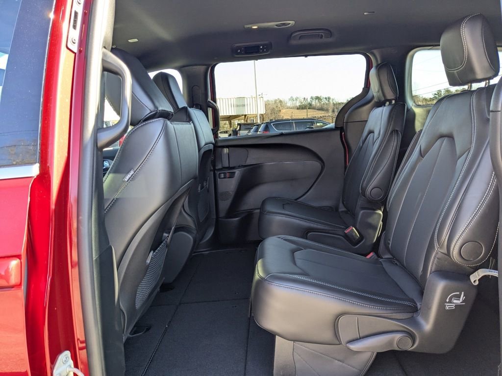 New 2025 Chrysler Voyager LX image 11