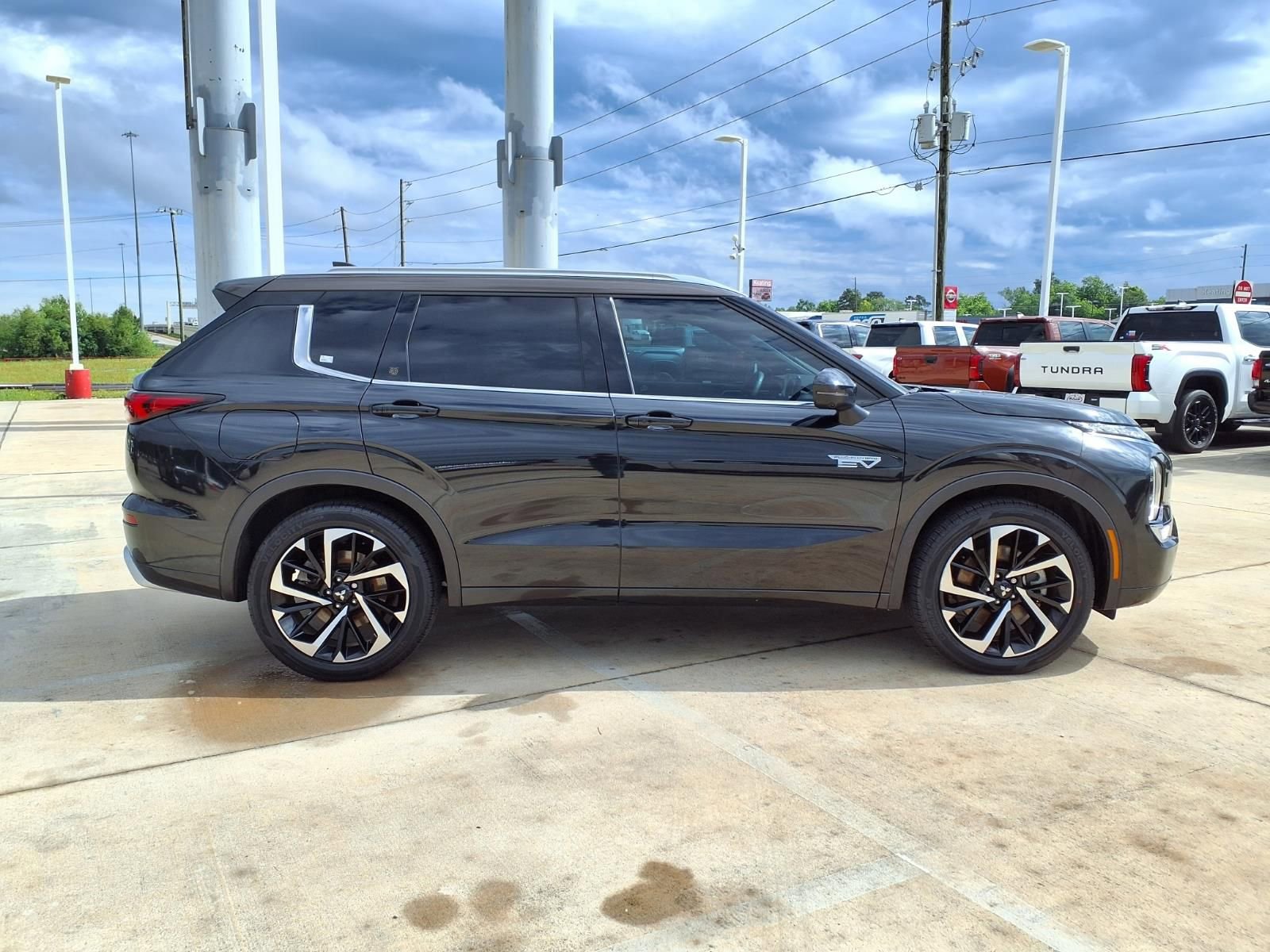 Used 2023 Mitsubishi Outlander SEL 40th Anniversary AWD/4WD image 5