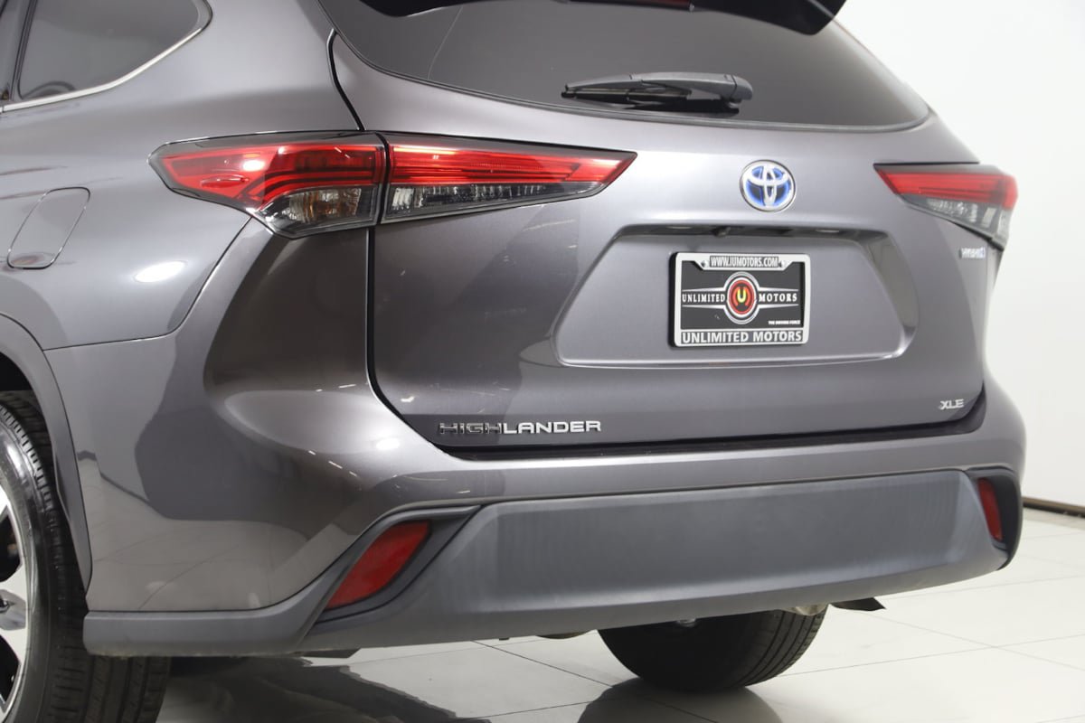 Used 2022 Toyota Highlander XLE FWD image 21