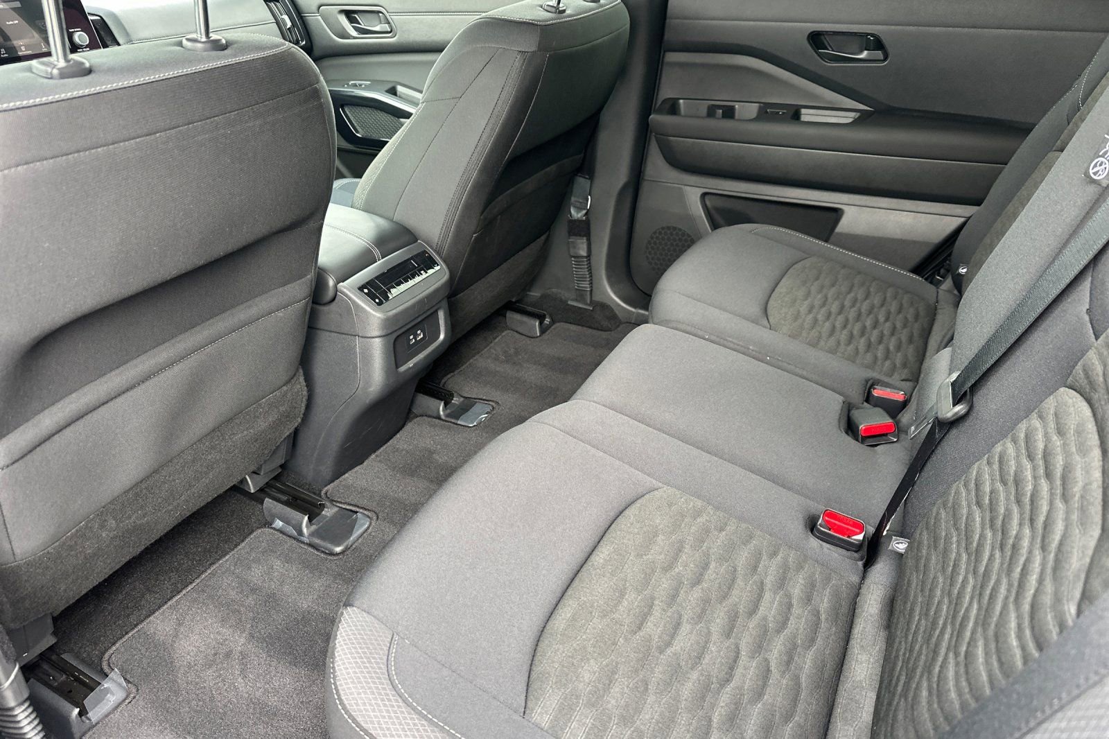 Certified 2025 Nissan Pathfinder SV image 15