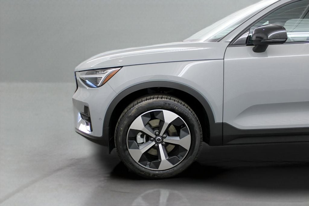 New 2026 Volvo XC40 B5 Plus w/ Protection Package Premier AWD/4WD image 32