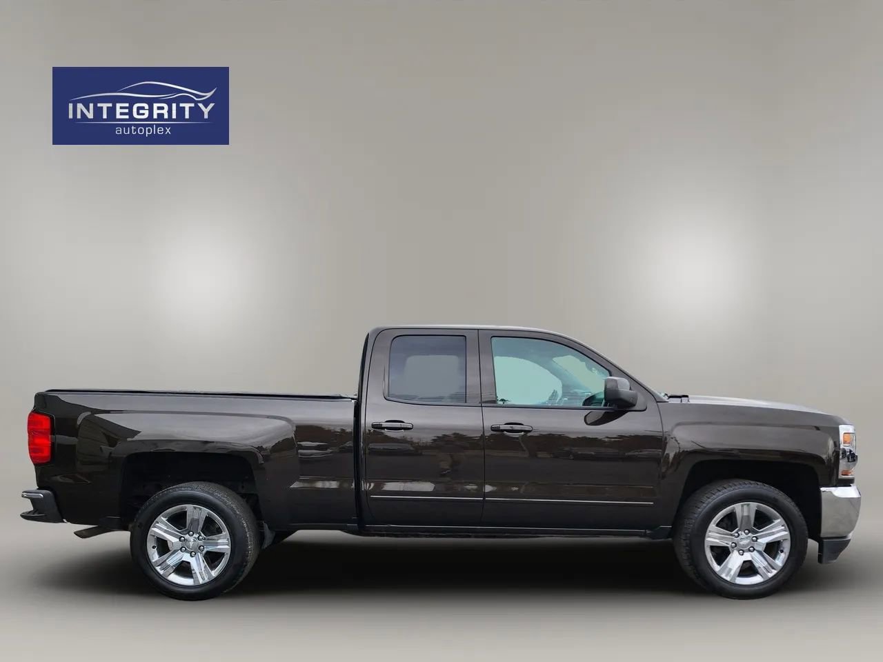 Used 2018 Chevrolet Silverado 1500 LT w/ All Star Edition AWD/4WD image 2