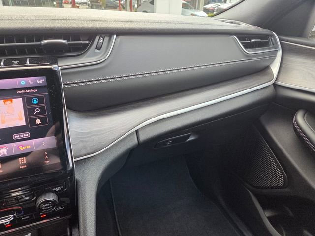 Certified 2025 Jeep Grand Cherokee Limited w/ Black Appearance Package image 27