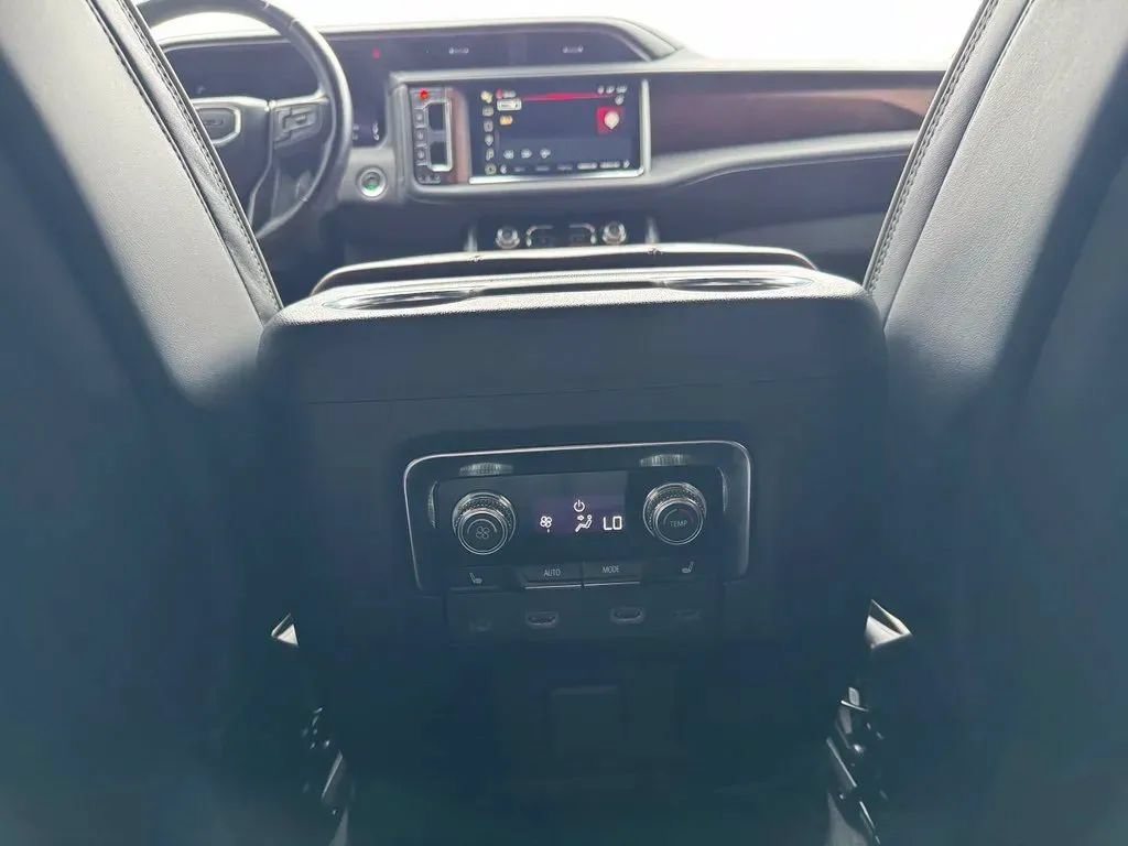 Used 2024 GMC Yukon Denali Ultimate AWD/4WD image 23