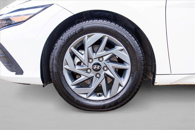 Used 2024 Hyundai Elantra SEL FWD image 9
