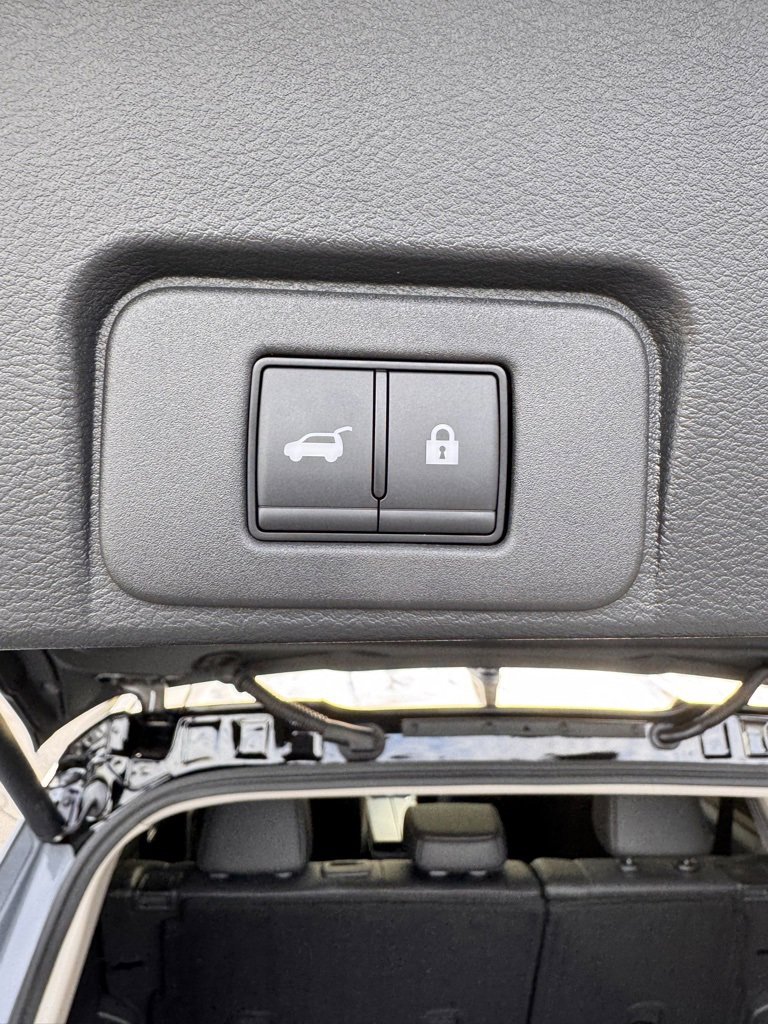 Used 2025 Nissan Rogue Platinum w/ Platinum Premium Package image 16