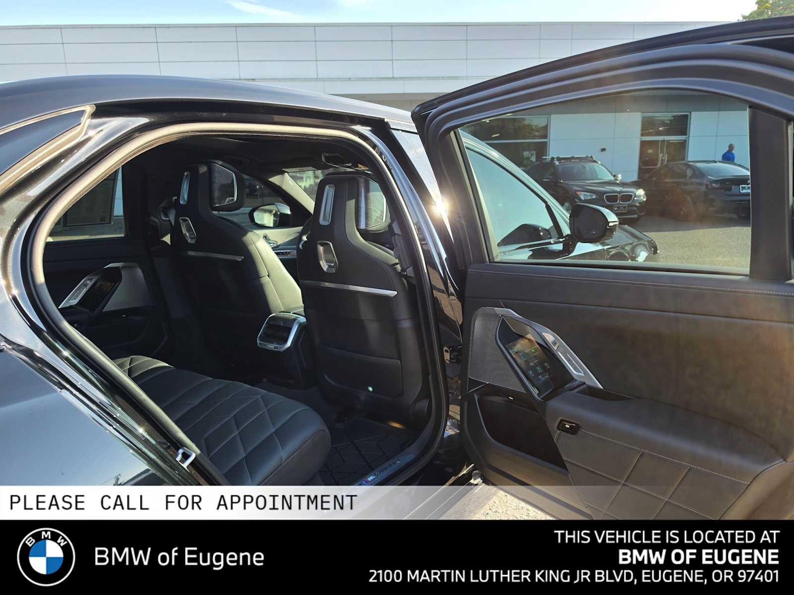 Used 2025 BMW i7 eDrive50 w/ M Sport Package RWD image 14