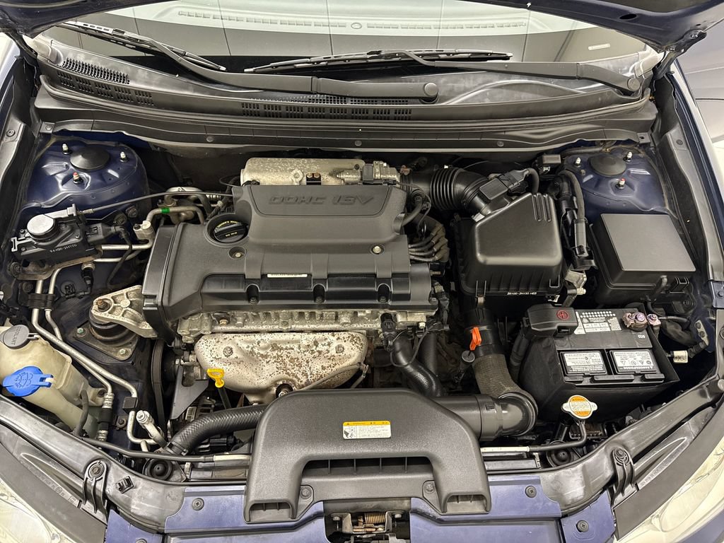 Used 2010 Hyundai Elantra GLS FWD image 11