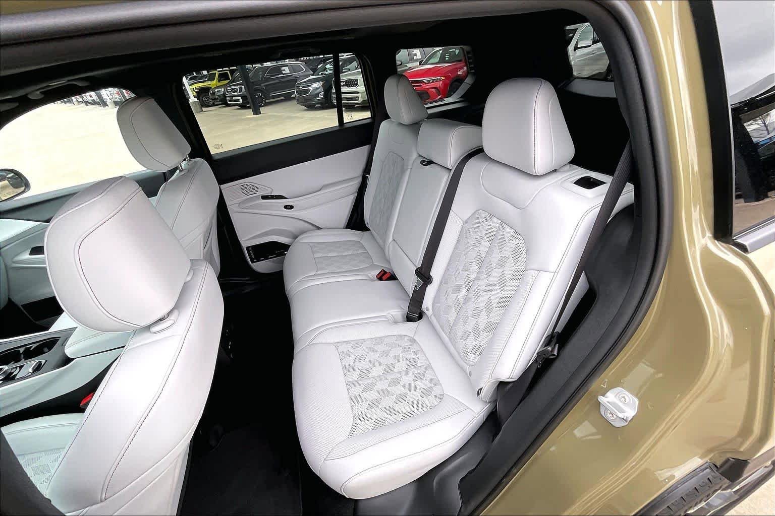 New 2026 Jeep Cherokee Overland w/ Advanced Pro Tech Group AWD/4WD image 21