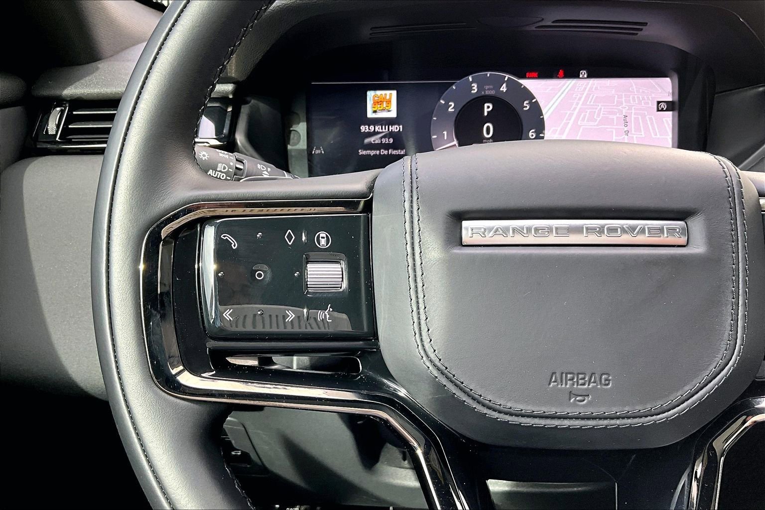 Certified 2025 Land Rover Range Rover Velar Dynamic SE image 18