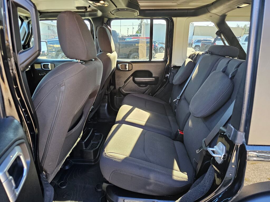 Used 2023 Jeep Wrangler Unlimited w/ Cold Weather Group image 15