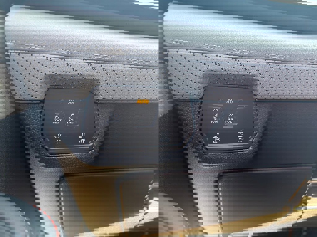 Used 2025 Volkswagen Atlas Peak Edition SE image 21