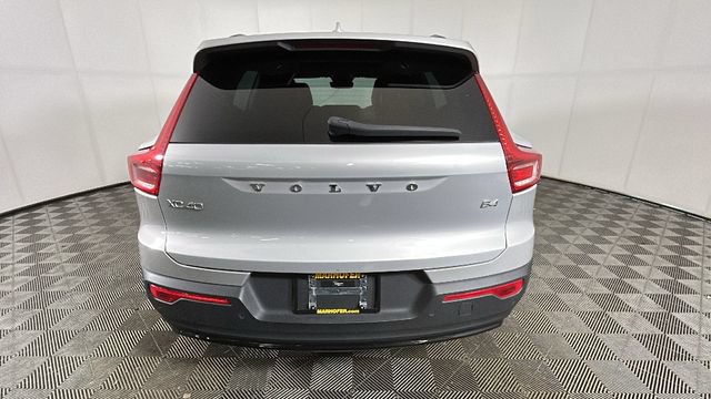 Used 2023 Volvo XC40 B4 Ultimate FWD video 3