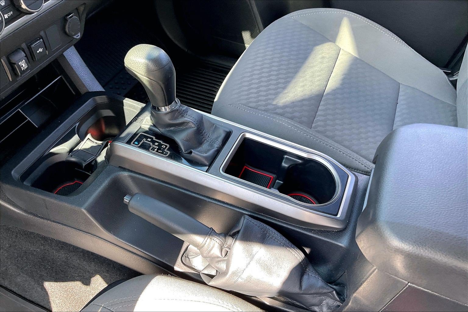 Used 2022 Toyota Tacoma SR5 AWD/4WD image 16