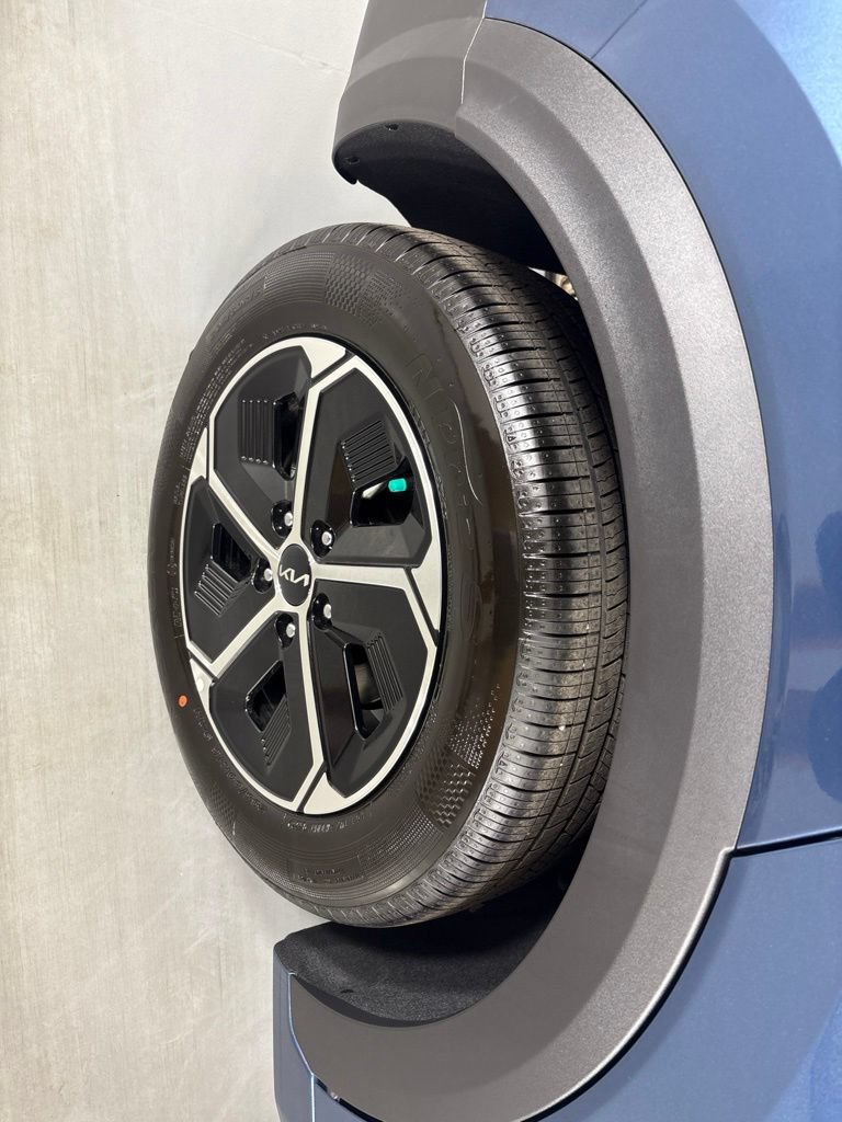 New 2026 Kia Niro EX FWD image 11