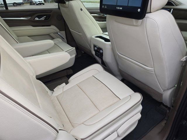 Used 2021 GMC Yukon Denali w/ Denali Premium Package image 11