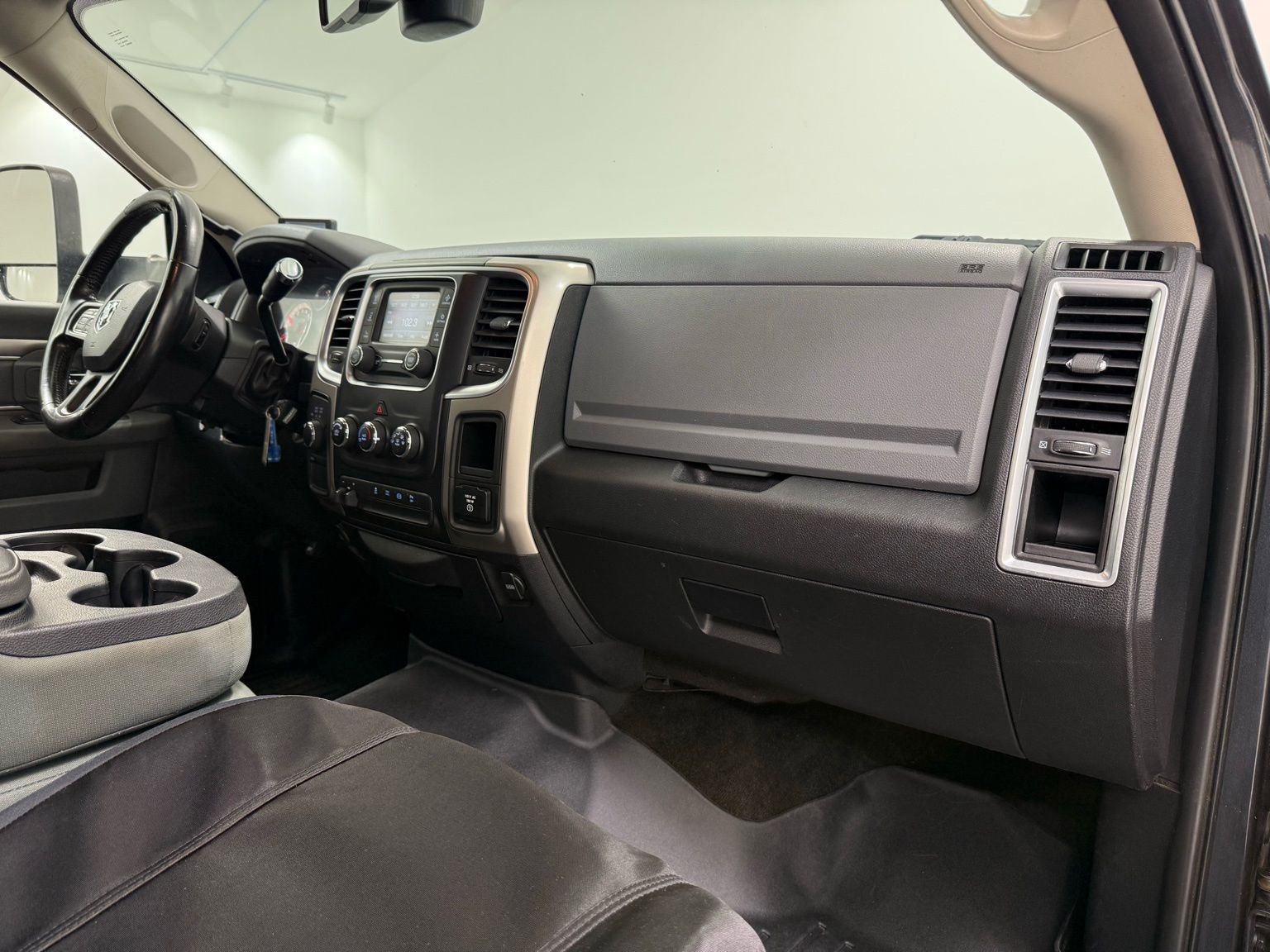 Used 2015 RAM 2500 SLT w/ Luxury Group image 26