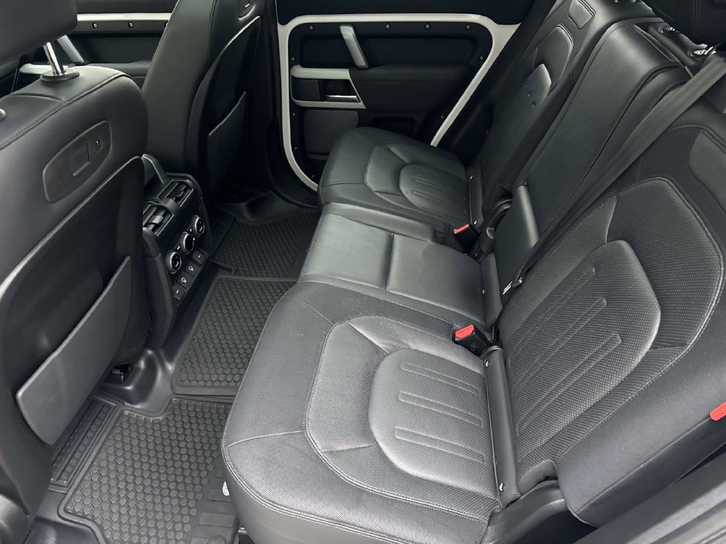 Used 2022 Land Rover Defender 110 X-Dynamic SE AWD/4WD image 15