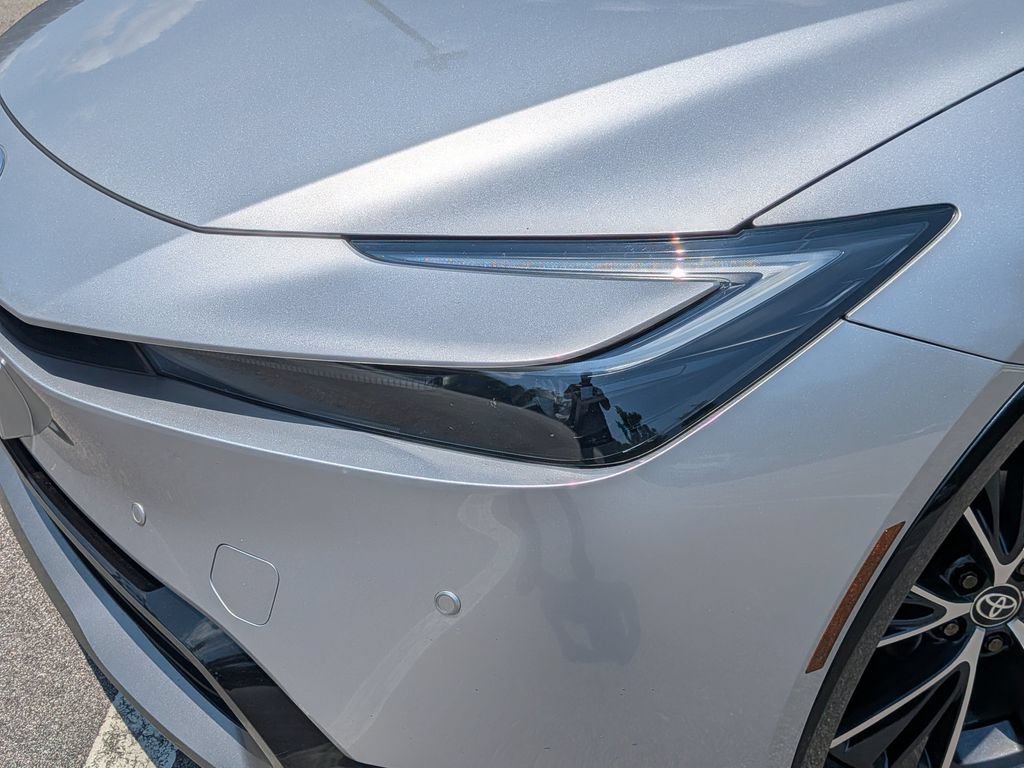 Used 2023 Toyota Prius XLE FWD image 6