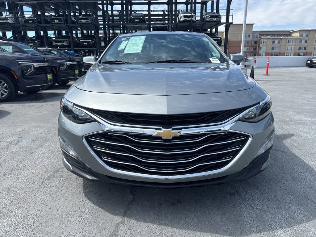 Used 2024 Chevrolet Malibu LT image 2