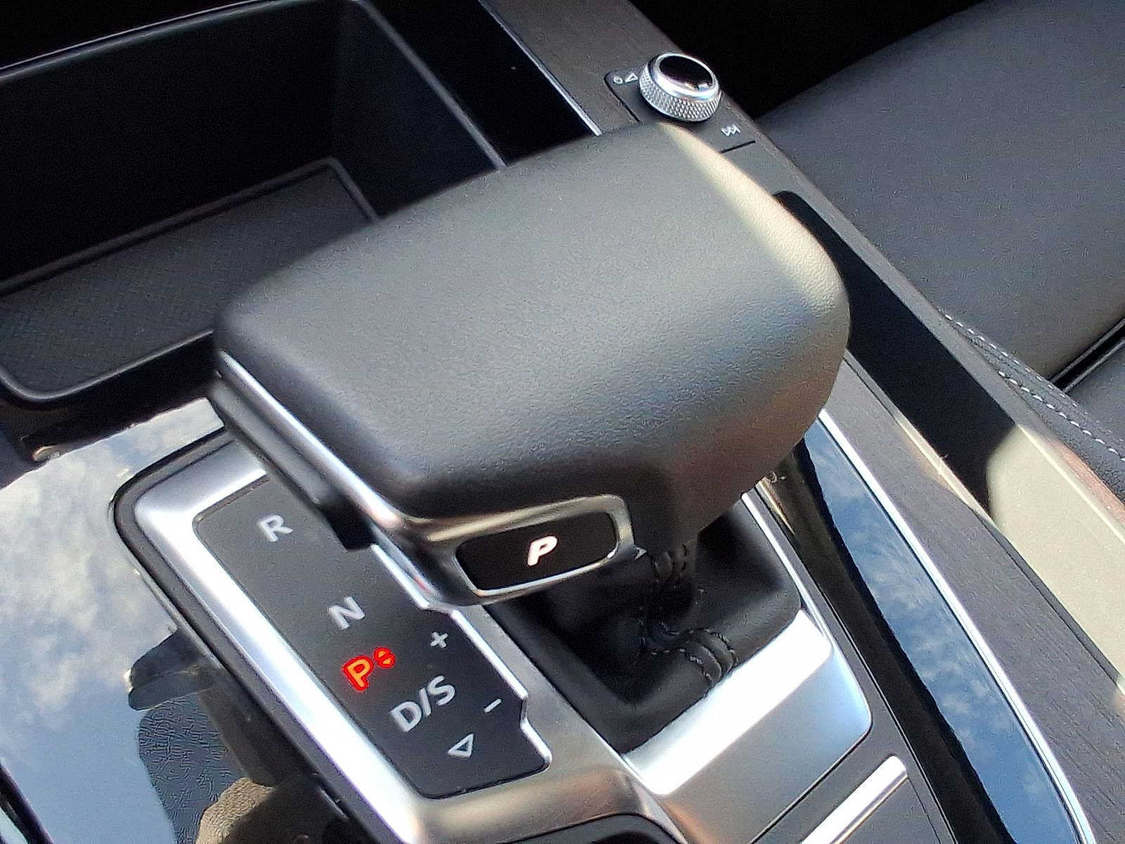 Used 2024 Audi Q5 e Premium Plus w/ Premium Plus Package AWD/4WD image 18