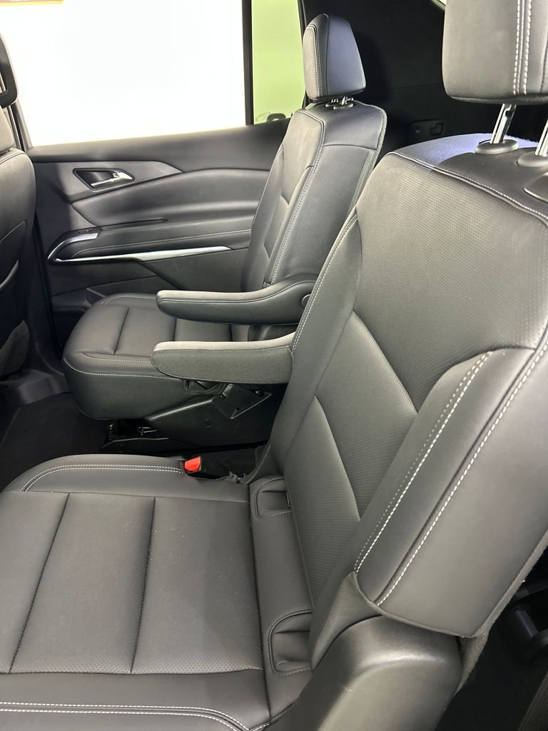 Used 2025 Chevrolet Traverse LT image 18