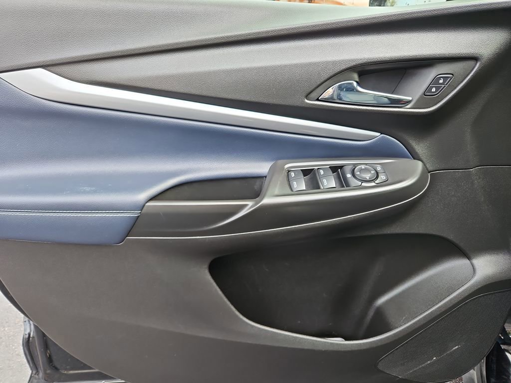 Used 2023 Chevrolet Bolt EUV LT w/ Convenience Package image 25