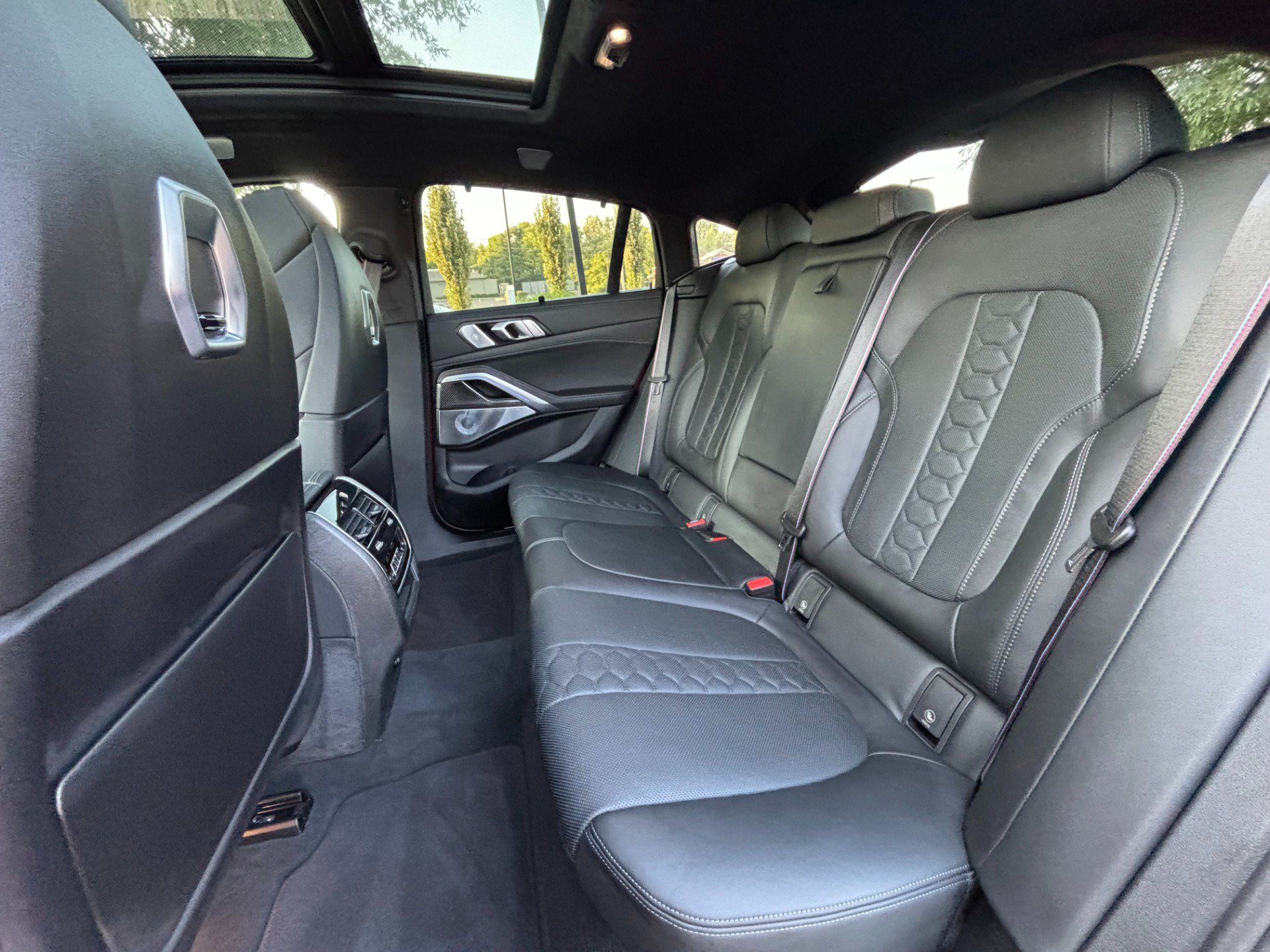 Used 2025 BMW X6 M Competition w/ Executive Package AWD/4WD image 19