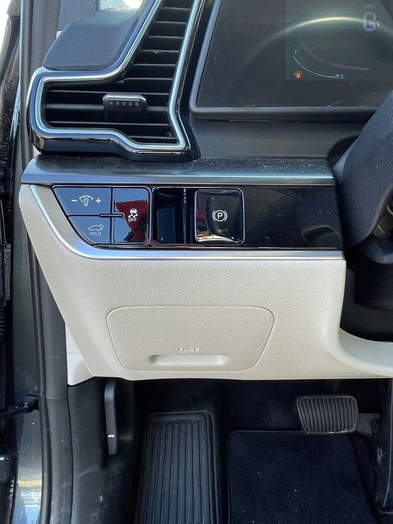Used 2025 Kia Sportage EX w/ Premium Package image 12
