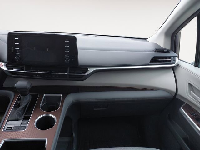 Used 2024 Toyota Sienna LE AWD/4WD image 10