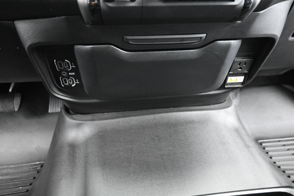 Used 2023 RAM 1500 Laramie AWD/4WD image 2