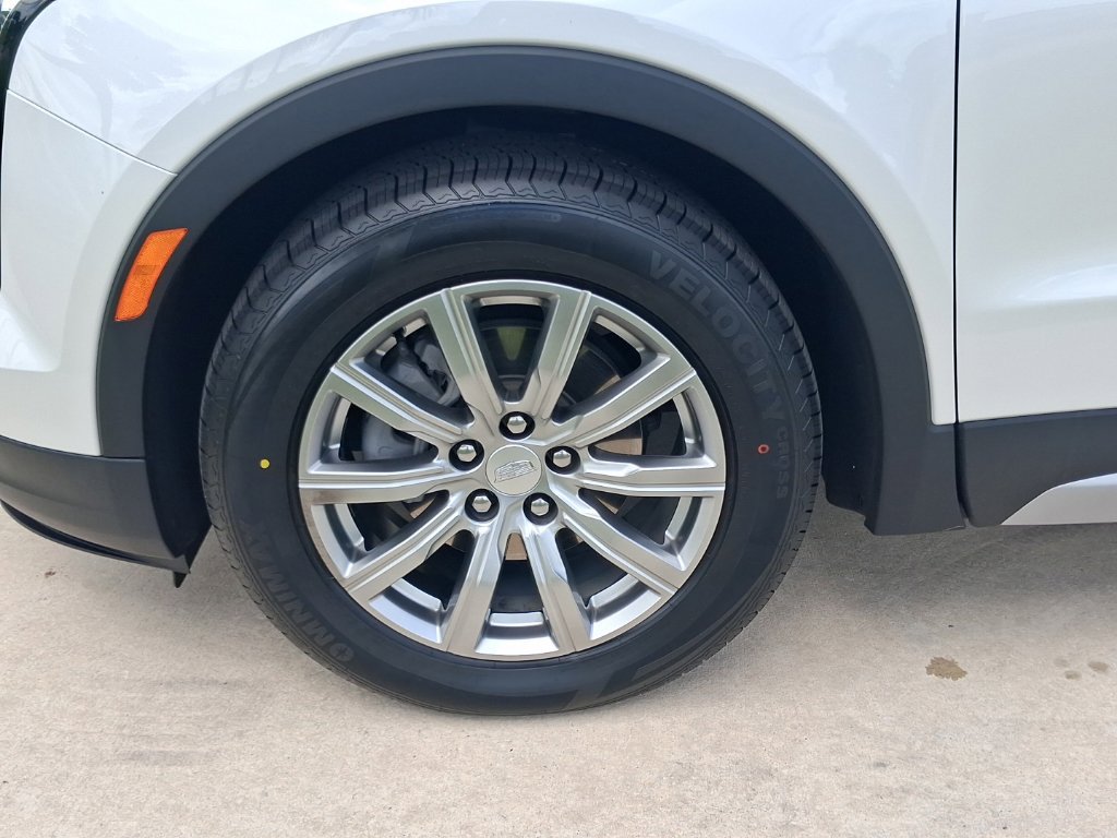 Used 2023 Cadillac XT4 Premium Luxury FWD image 3