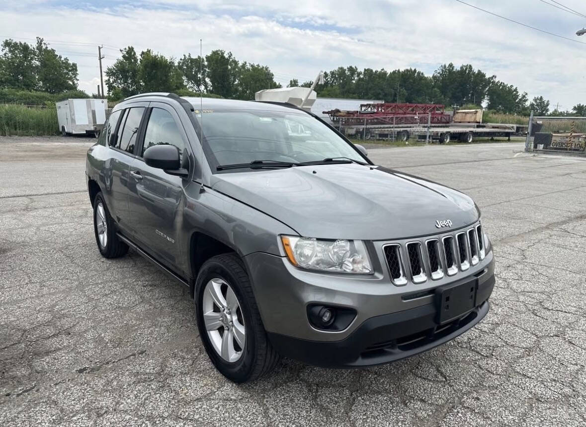Used 2011 Jeep Compass Latitude AWD/4WD image 3