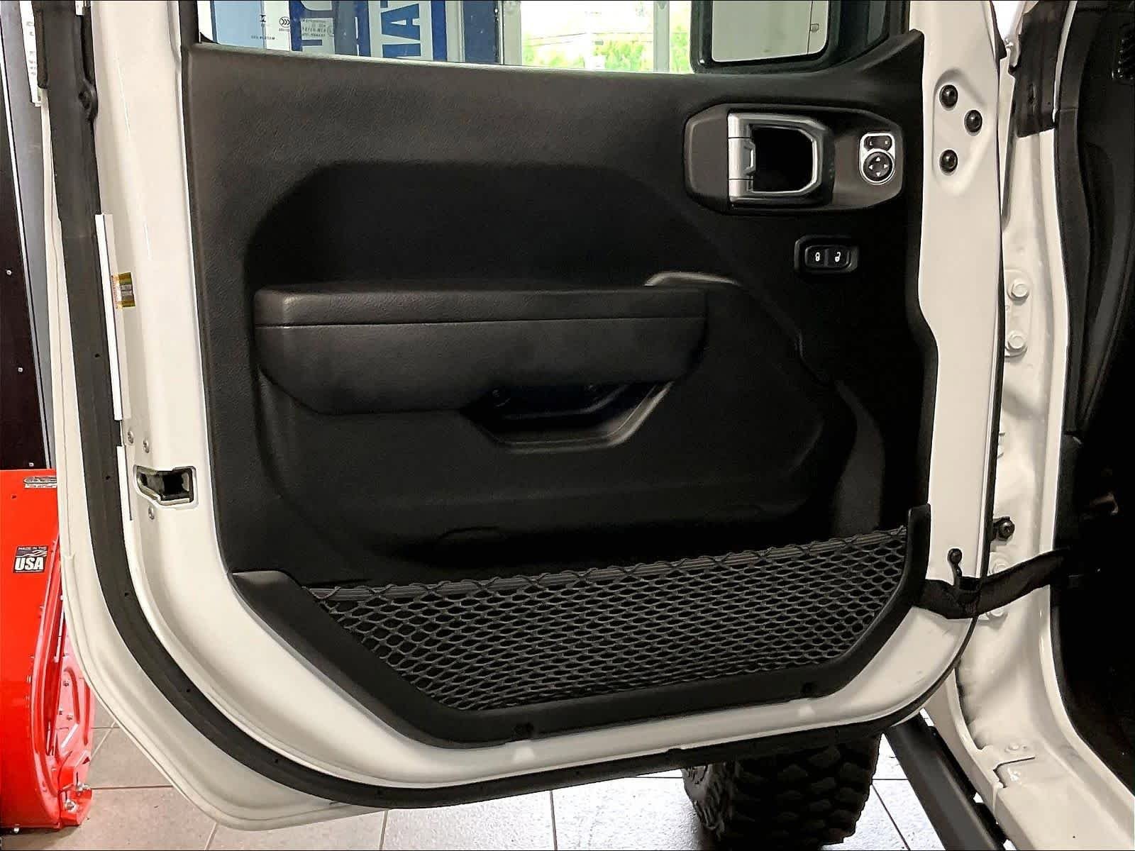 Used 2023 Jeep Wrangler Unlimited w/ Cold Weather Group AWD/4WD image 9