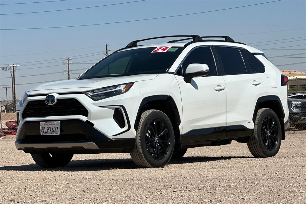 Used 2024 Toyota RAV4 SE image 9
