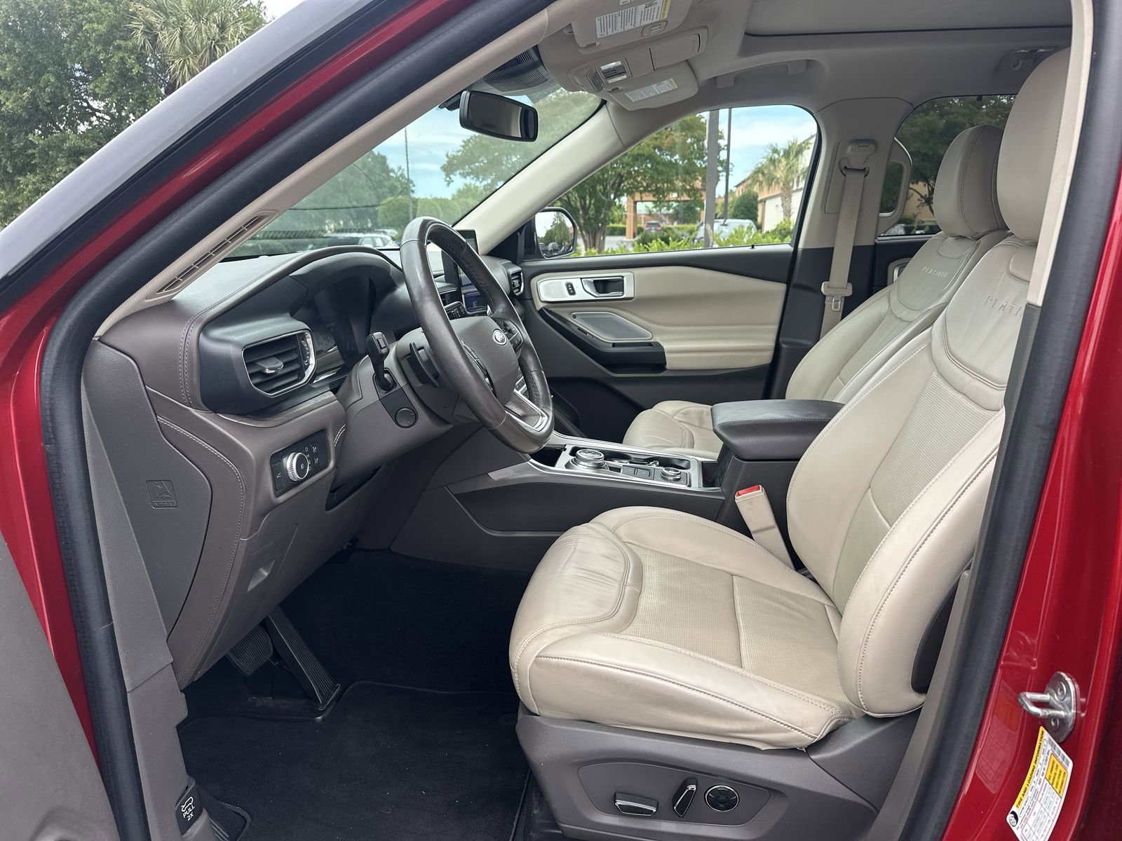 Used 2020 Ford Explorer Platinum w/ Premium Technology Package AWD/4WD image 16