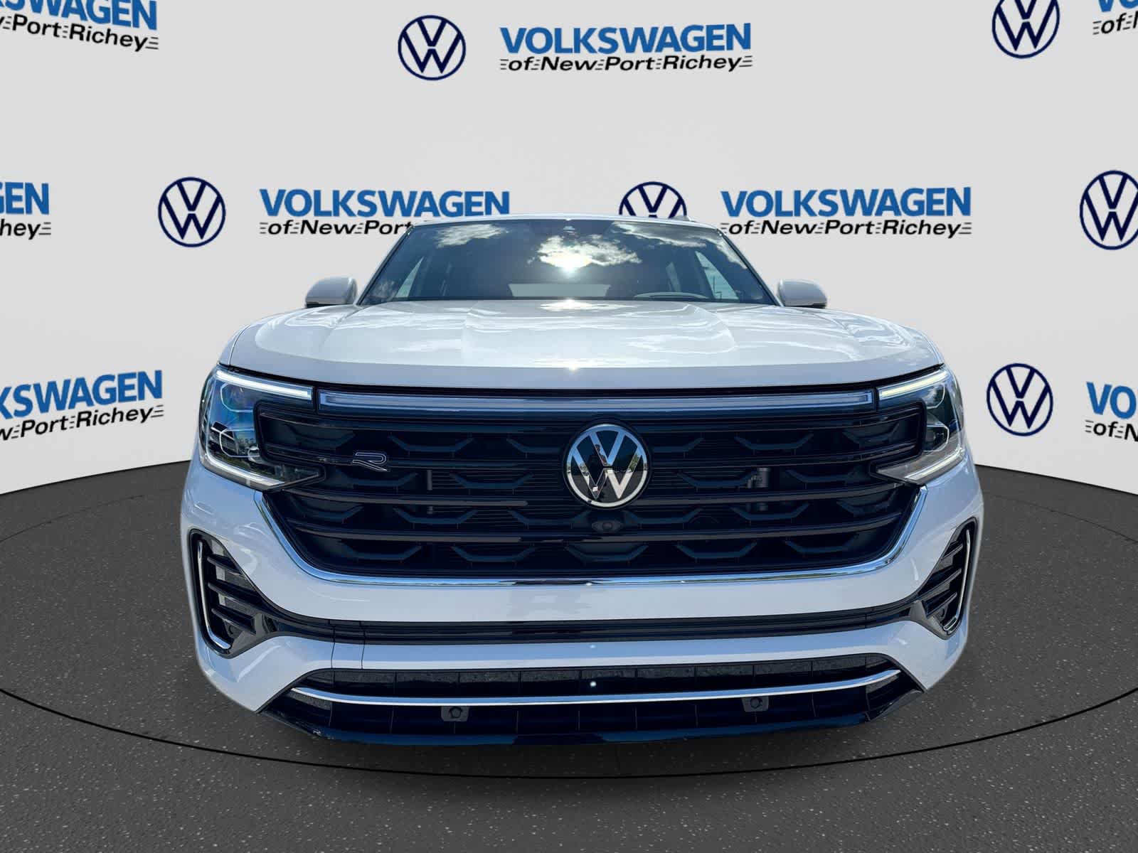 Certified 2024 Volkswagen Atlas Cross Sport SEL Premium R-Line AWD/4WD image 9