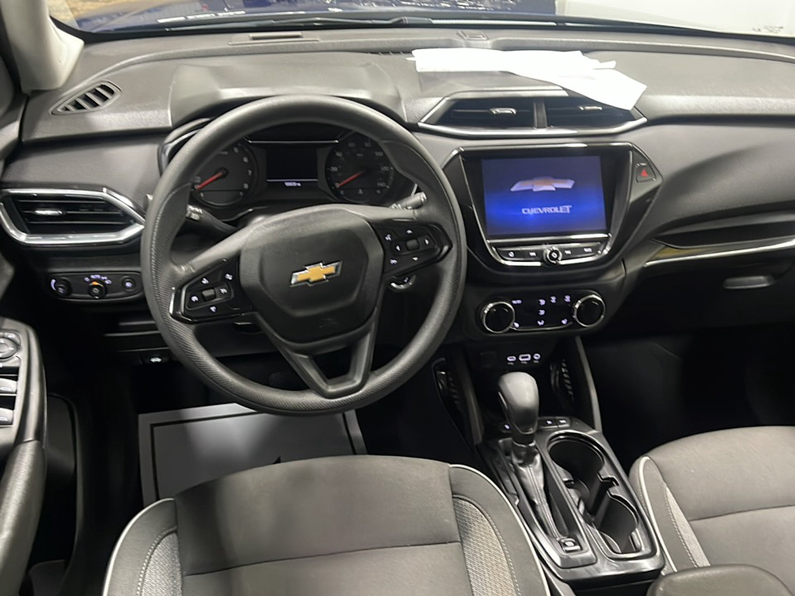 Used 2022 Chevrolet TrailBlazer LT w/ Convenience Package AWD/4WD image 3